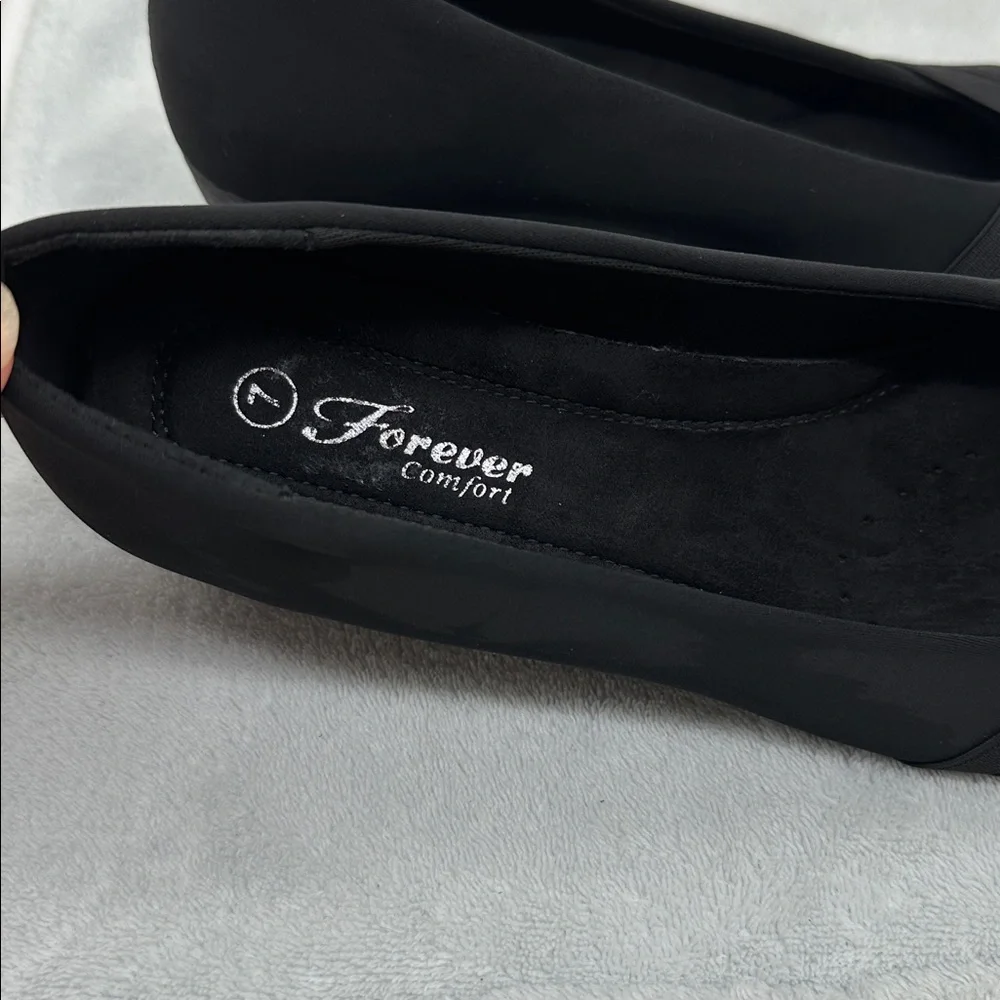 Forever Comfort Women’s Black Slip-on 1.5” Wedge Heeled Shoes Size 7 - Picture 4 of 8